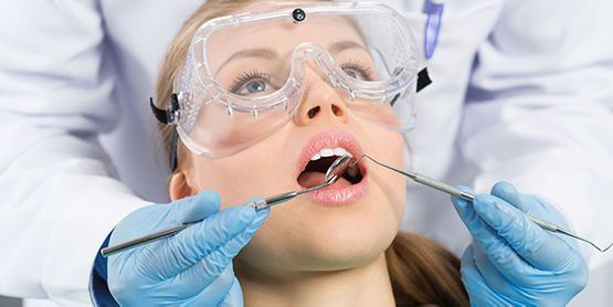 Clínica Dental María Penín García mujer en odontología